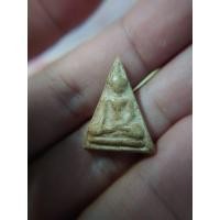 ราคา พระนางกำแพง เนื้อดิน พิมพ์ตื้น (43707190931)