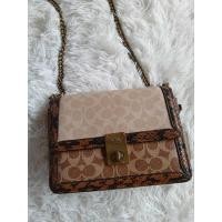 ราคา กระเป๋า Coach ครอสบอดี้รุ่น Hutton ลายหนังงู (27554615752)