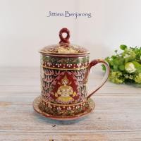 ราคา จิตต์ติมา เบญจรงค์ แก้วน้ำเบญจรงค์ ลายเทพพนมนรสิงห์ ขอบสี (สินค้า OTOP 5 ดาว) (22155762429)