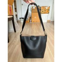 ราคา กระเป๋าทรงถัง DKNY มือสอง ของแท้% สภาพยังสวย อะไหล่มีร่องรอยการใช้งานบ้าง (26517855341)