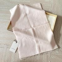 ราคา พร้อมส่ง ผ้าพันคอกุชชี่ Gucci scarf สีชมพูอ่อนละมุน ผืนใหญ่ ของแท้ 100% มือ 1 (28266044908)
