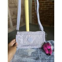ราคา กระเป๋า kipling สีเทาอ่อน ใบเล็ก มือสอง *ทำความสะอาดแล้ว* (28173941830)