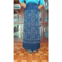 ราคา ผ้าซิ่นมัดหมี่ย้อมครามธรรมชาติแท้ ลายตัวSคั่นประยุกต์ (13106231662)