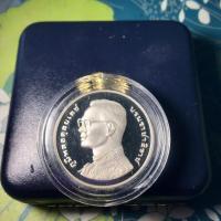 ราคา เหรียญกษาปณ์เงินขัดเงา 600 บาท เฉลิมพระชนมพรรษา 6 รอบ (14465892231)