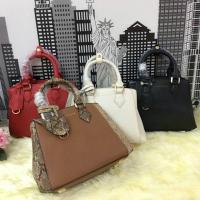 ราคา Charles & Keith Structured Top Handle Bag (Outlet) กระเป๋าแบรนด์เนม (466234165)