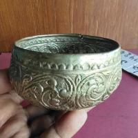 ราคา ขันสลุงทองเหลืองดุนลายกะไหล่เงินขนาดปากกว้าง 3.5 นิ้ว (42657437627)