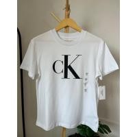 ราคา เสื้อยืดCalvin Klein" เสื้อยืดหญิงCKใหญ่ ขาว " งาน Calvin Kleinแท้100% (19589927379)