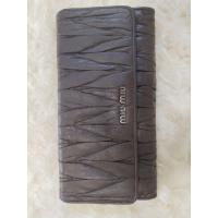 ราคา กระเป๋าสตางค์หนังแท้สีน้ำตาล miu miu (27576395516)