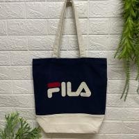 ราคา กระเป๋าสะพาย กระเป๋าผ้า FILA กว้าง 15 สูง 15 ก้น 4 นิ้ว ราคา 250 บาท (25432596712)