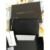 ราคา กระเป๋าใบสั้น charles & keith แท้ อุปกรณ์ครบ (2430365729)