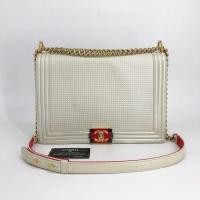 ราคา Chanel Boy 12” Limited used สีpearly Holo18 (7656673030)