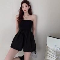 ราคา ชุดจั้มสูทเกาะอกสีดำ ขาสั้นทรงกว้าง มีกระเป๋าข้าง ✨พร้อมส่ง (27155207898)