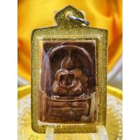 ราคา P-04-071264 พระสมเด็จแกะสลักจากหินพระธาตุเขาสามร้อยยอด เม็ดพระธาตุเต็มองค์ (9625823244)