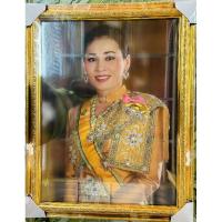 ราคา กรอบรูปสีทองพร้อมภาพมงคลพระราชินีในรัชกาลที่10 ขนาด15×20นิ้ว (18884608888)