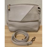 ราคา กระเป๋ามือสอง CHARLES & KEITH (ชาร์ลแอนด์คีธ) สีครีม ทรงคางหมู (12546309085)