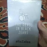 หนังสือ MetroPop: The Devil in Black Jeans