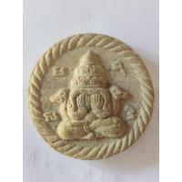 ราคา พระปิดตาพังพระกาฬ หลังยันต์กระบองไขว้ เนื้อว่านขาว หลวงพ่อพูลทรัพย์ วัดอ่างศิลา จังหวัดชลบุรี พิมพ์เล็ก ปี 2550 (28228117477)