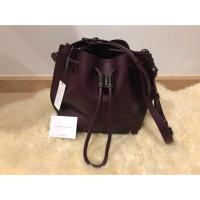 ราคา ส่งต่อ กระเป๋า charles&keith สีแดง burgundy ป้าย tag ยังอยู่ (2898771093)