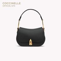ราคา COCCINELLE กระเป๋าถือผู้หญิง รุ่น MAGIE MINI HANDBAG 580101 สี NOIR (25457217306)