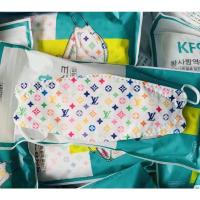 ราคา *ลดอิก10%ใส่โค้ดANNKT010เมื่อซื้อ1บาทแรกลดทั้งร้านปังหมดเขต31กคนี้เท่านั้น‼️.. 3D Mask Kf94 ลายหลุยส์ขาว (4094913604)