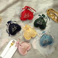 ราคา พร้อมส่งถุงผ้ากำมะหยี่ใส่ของชำร่วยทรงรูปหัวใจคว่ำ (5859106591)