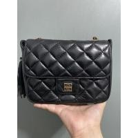 ราคา กระเป๋ามือสอง งานแบรนด์ givenchy paris รุ่นวินเทจ มีตำหนิพู่นะคะ (22601714379)