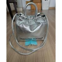 ราคา กระเป๋า Samantha Thavasa มือสอง ของแท้% สภาพสวย ไม่มีตำหนิ หนังแท้สีเงินเมทัลลิค (43366036150)