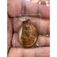 ราคา เหรียญ ครูบาเจ้าดวงดี รุ่นสร้าง ร.พ.สันป่าตอง วัดท่าจำปี จ.เชียงใหม่ 2545 (27750127328)