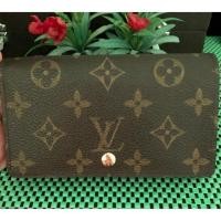 ราคา ส่งต่อ กระเป๋าสตางค์Lv tresor monogram wallet แท้ สภาพสวยๆ ทรงดี กระดุมแน่น ราคาคุ้มๆค่ะ (7135940302)