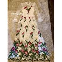 ราคา เดรสยาวสีขาว Maxi dress ชุดไปงานแต่ง ชุดสีขาวออกงาน ชุดออกงานอลังการ เดรสยาวมากสีขาวปักดอกแดง งานป้ายWidelia@real-M (21075399325)