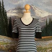 ราคา เสื้อยืด Calvin Klein ลายทาง อก32-34 มือสอง (42362878190)