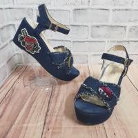 ราคา รองเท้ารัดข้อ มือสองแบรนด์ Guess ไซส์ 40 (6905483231)