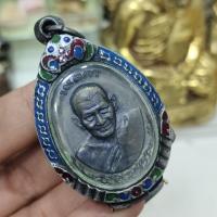 ราคา หลวงปู่มหาสิลาด้านหลังหนุมานวัดโพธิ์ศรีสะอาดอำเภอเมืองจังหวัดกาฬสินธุ์ เลี่ยมตลับเงินเก่าลงยา premium (25473663335)