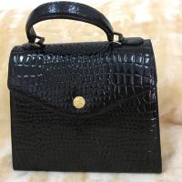 ราคา กระเป๋ามือสอง ทรงคุณนายคล้ายแบรนด์ดัง สีดำหนังแท้ อัดลายหนังจรเข้ (993629503)