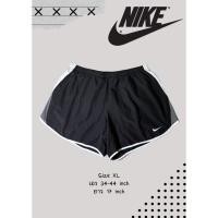 ราคา กางเกงวิ่ง NIKE ผ้าDRI-FIT สีดำ แถบเทา-ขาว | มีซับใน | เอว 34-44” ยาว 17” | ผ้าเบา แห้งไว | ไม่มีเชือก มียางยืด | สภาพดี (40660732599)