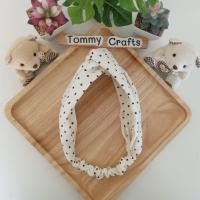 ราคา Tommy Crafts ผ้าคาดผมแบบไขว้ผ้าฝ้ายอัดยับ สาลูสองชั้น ลายจุดดำพื้นสีครีม Double gauze cotton Turban twist Headband (40612459041)