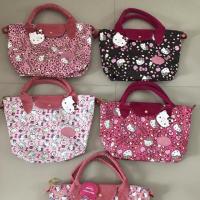 ราคา กระเป๋าคิตตี้หิ้วได้ สะพายได้ มี 5 ลาย กว้าง 15 นิ้ว ยาว 10 นิ้ว ราคาใบละ 350 บาทไม่รวมส่ง (438355814)