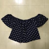 ราคา เสื้อเปิดไหล่ เสื้อปาดไหล่ ลายจุด (1059533732)