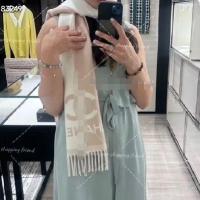 ราคา CHANEL3700 ผ้าพันคอสไตล์ใหม่ผู้หญิง All-Match พู่คู่สีจับคู่ผ้าพันคอ Bib ผ้าคลุมไหล่ Dual-Use (29993158520)