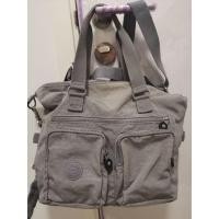 ราคา กระเป๋า ทรงเอกสาร/คอสบอดี้ แบน kipling แท้ 100% สีเทา สภาพสวยมาก (3109436524)