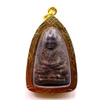 ราคา K744 หลวงปู่ทวด วัดช้างให้ เนื้อว่าน เลี่ยม กรอบทองไมครอน ฉลุลาย ขนาด 4x3 เซนติเมตร (26236578174)