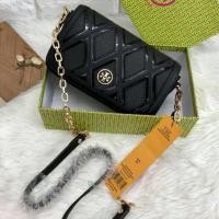 ราคา Tory Burch Black Saffiano Crossbody Bag (Import Outlet) (1549717543)