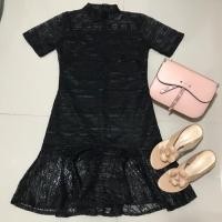 ราคา ส่งฟรี ลทบ เดรสลูกไม้ฉลุ มือ1 ป้าย maikaew (7806500879)