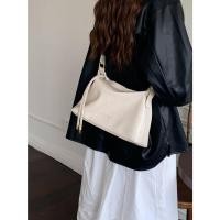 ราคา EP : กระเป๋าสะพายไหล่ทรงโท้ท รุ่น Vi101 หนังPUนิ่ม แต่งซิป สายปรับระดับ แฟชั่นสไตล์เกาหลี (ตัวเลือก2สีดำ,ขาว) (18885115079)