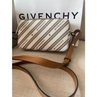 ราคา Givenchy Crossbody Bag (17404993073)