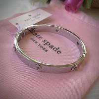 ราคา [[พร้อมส่งแท้%]] Kate Spade Spot the Spade Studded Hinged Bangle Bracelet in Silver o0ru2753 (21656615310)