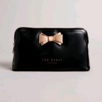 ราคา Ted Baker รุ่น ABBIE Glossy Bow Wash Bag สีดำ***พร้อมส่ง (27500373647)