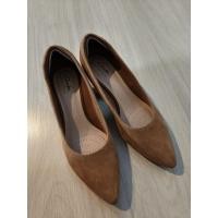 ราคา ส่งต่อ Clarks size US 8 ครึ่ง ใส่ไปแค่ 1-2ครั้งค่ะ (28989774865)
