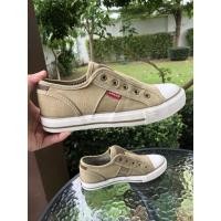 ราคา รองเท้าลำลองมือสอง Levi (7255397519)