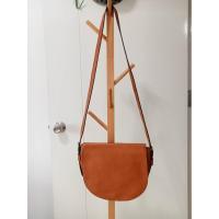 ราคา กระเป๋าครอสบอดี้ งานหนังแท้ แบรนด์ Elle สีน้ำตาล มือสอง (18689887876)